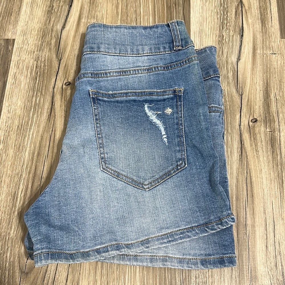Kiki Larue Short